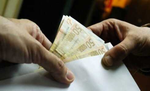 Njëri e shiti votën e tjetri e bleu për 120 euro, të dy përfundojnë në polici