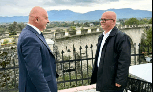 Smajl Latifi e Ardian Gjini takohen në Urën e Fshajtë: Aty Gjakova e Rahoveci më shumë bashkohen se ndahen