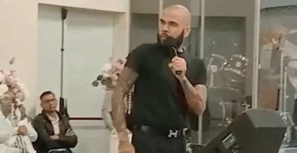 Pasi u lirua nga burgu, Dani Alves bëhet predikues i fesë: Bëra një marrëveshje me Zotin