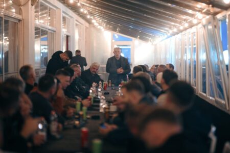 Shukri Buja takohet me qytetarë të Lipjanit: Energjia dhe mobilizimi janë në maksimum