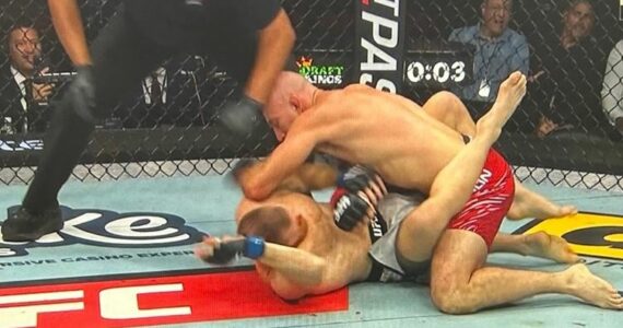 Skandali i UFC-së: Gjyqtari ndaloi ndeshjen dhe pastaj ndryshoi mendje, tifozët bëjnë thirrje për shkarkim