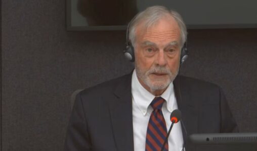 Covey kërkoi të bënte një koment në fund të dëshmisë në rastin Thaçi, por gjykata nuk e lejoi