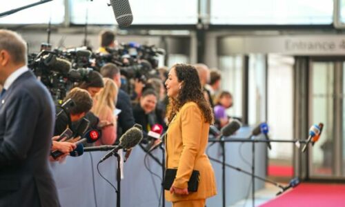 “A janë udhëheqësit e BE-së hipokritë?”, Osmani pyetet pasi kritikoi pak BE-në për përkëdhelje të Serbisë