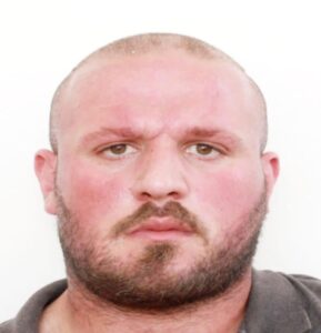 Mashtroi duke u paraqitur si person publik dhe kërkoi t’i dërgohen para, policia e kërkon këtë person