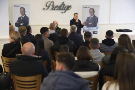 Ferit Idrizi merr përkrahje të madhe nga qytetarët, diskutojnë për projektet transformuese të qytetit