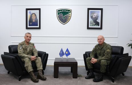 Jashari pret në takim lamtumirës zëvendëskomandantin e KFOR-it