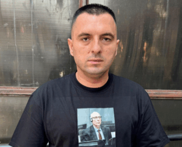 Djali i Fadil Fazliut thërret qytetarët për t’iu bashkuar protestës “Unë jam UÇK” në Tiranë