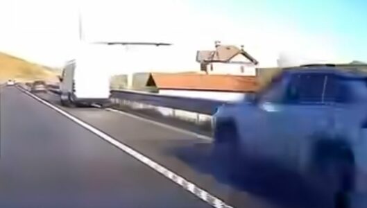 Grabitja e armatosur në Duhël, të dyshuarit vodhën zarfe të mbushura me para