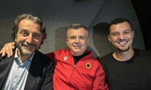 Balla e nis ditën me pamje nga protesta në Tiranë: Në mbështetje të komandantëve të UÇK-së