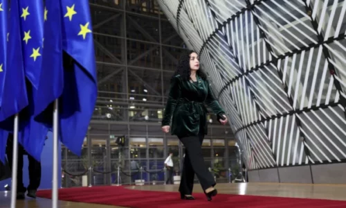 Osmani në Kopenhagë për Samitin e Komunitetit Politik Europian, BE ia vendos fusnotën Kosovës