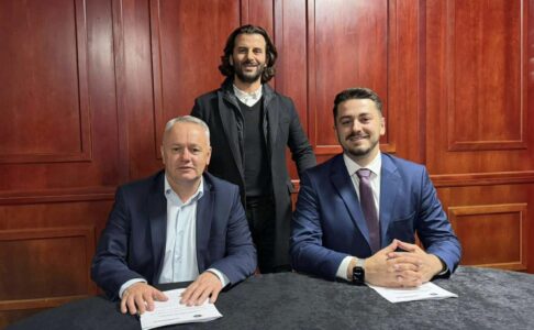 AAK e VV bëhen bashkë në Junik, Nezir Kraki “dëshmitar” i marrëveshjes