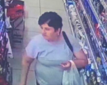 Policia publikon foton e një gruaje, dyshohet për vjedhje- Kërkon ndihmë nga qytetarët për identifikimin e saj