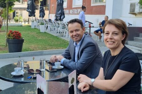 Mitrovica e Jugut në balotazh, por Gërvalla uron qytetarët me foton e Pecit