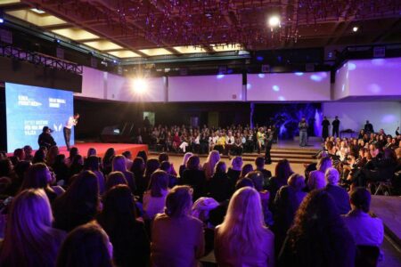 Uran Ismaili tubim me gratë dhe vajzat e Prishtinës: Kryeqyteti i barabartë pas 12 tetorit