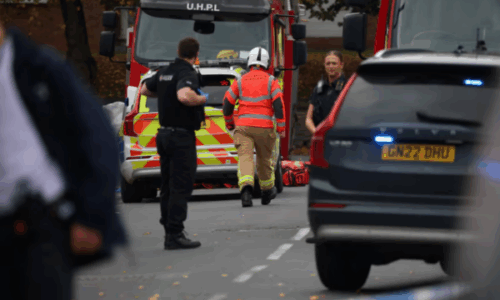 Incident afër një sinagoge në Manchester: Katër të plagosur, i dyshuari qëllohet nga policia