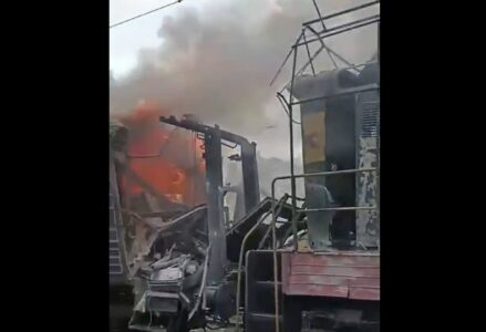 Zelensky: Sulm i egër rus ndaj civilëve, u godit një tren plot me pasagjerë (VIDEO)