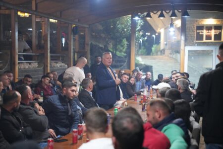 “Gadimja ec përpara”- Imri Ahmeti mban tubim në fshatin Gadime të Lipjanit