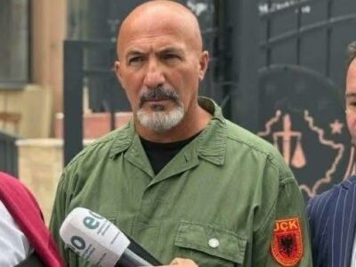 Veterani i UÇK-së niset në këmbë nga Prishtina drejt Tiranës për protestën e 17 tetorit