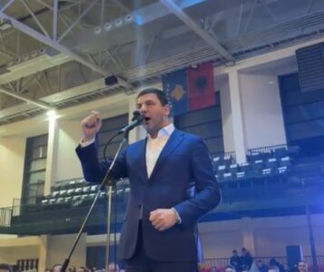Memli Krasniqi feston në Mitrovicë: I tregut krejt Kosovës që dini ma mirë