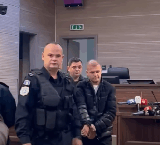 Naim Murseli i prangosur, nën masa të rrepta sigurie futet në sallën e Gjykimit