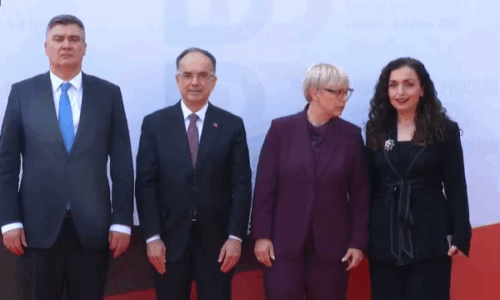 Osmani mbërrin në Durrës për Samitin e Bërdo-Brionit, pritet nga Begaj