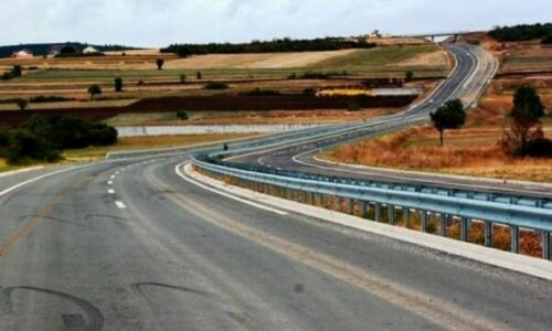 Lajm i shumëpritur për Dukagjinin, nënshkruhet kontrata për përfundimin e rrugës Prishtinë-Pejë