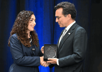 Asambleja Parlamentare e NATO-s i ndan Osmanit çmimin për Gratë, Paqen dhe Sigurinë