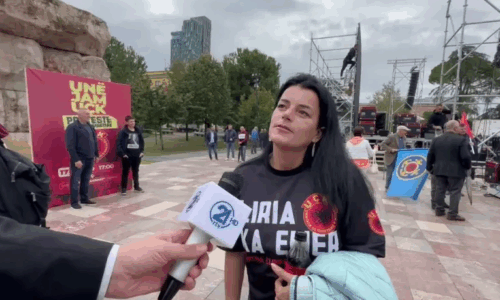 Vasfije Krasniqi shkon në Tiranë: Kam ardhë në protestë me i tregu botës se Serbia është ajo që duhet dënuar