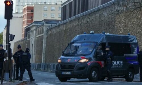 Video ku tallin ish-presidentin Sarkozy, tre të burgosur futen në regjim të veçantë