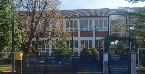 Helmimi i nxënësve në shkollën në Vitomiricë, reagon drejtori