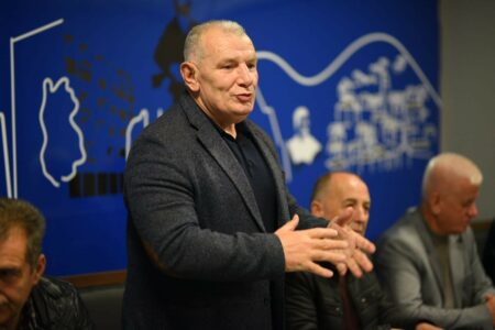 Shukri Buja mban mitingun përmbyllës në Lipjan