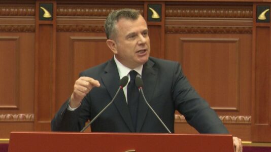 Balla bën thirrje për protestën e 17 shkurtit: Mbi kombin shqiptar është zbrazur dje në Hagë një akuzë e turpshme