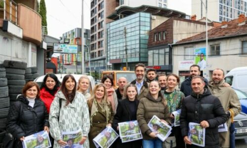 Uran Ismaili me kontratë për qytetarët e Prishtinës, fton të gjithë ta nënshkruajnë dhe ta mbajnë përgjegjës për zotimet e tij