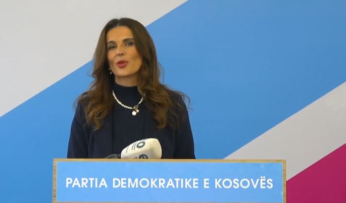 Çitaku i reagon Kurtit  Mos na e bajë dertin neve  ne kryetar e kemi Bedri Hamzën