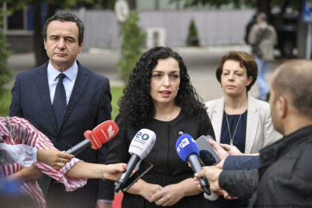Kosova paguan shtrenjtë për ‘egot’ e liderëve