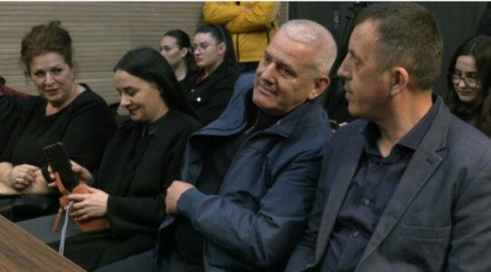 Gjykata urdhëron që Xhelal Sveçla, Fitore Pacolli e Salih Zyba të sillen me forcë nga Policia