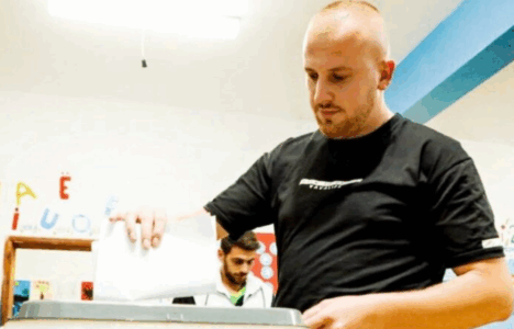 Anëtari i LVV-së nga Podujeva largohet nga partia, i bashkohet LDK-së