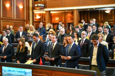 Kinolli: Po e presim Kurtin derisa kthehet prej Londrës, do të takohemi për formimin e Qeverisë