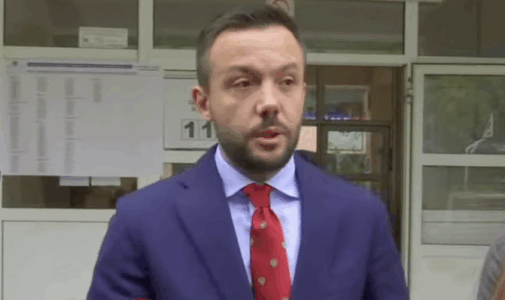 Kundërpërgjigja e Arian Tahirit për Kurtin pasi i tha gomë rezervë: Dita është shumë e  bukur