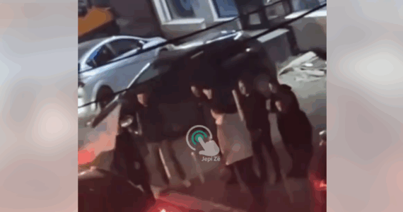 Armend Muja s’i bën ballë humbjes të Pecit, kapet me qytetarët që po festonin fitoren e Arian Tahirit