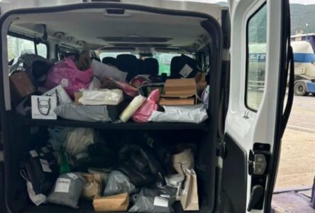 Tentativë për kontrabandë në Vërmicë – Dogana sekuestron mallra me vlerë mbi 5,000 euro