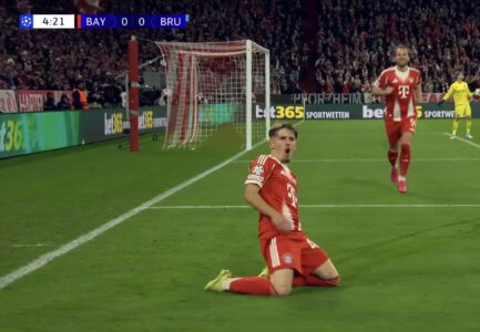 17-vjeçari i Bayernit i çmendur, e kalon krejt mbrojtjen e Club Bruge dhe e dërgon topin në rrjetë