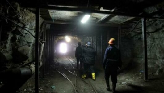 Vdes minatori nga Klosi, kolegët e gjetën pa ndjenja në vendin e punës