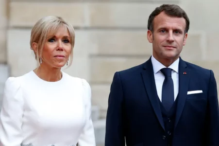 “Zonja e parë është burrë”, 10 persona dalin në gjyq në Paris për ngacmim seksual ndaj Brigitte Macron