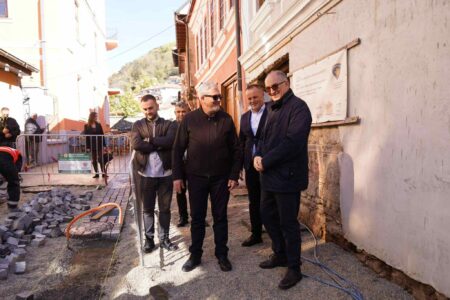 Totaj viziton punimet në rrugën “Marin Barleti”: Rigjallërimi i Shadërvanit po bëhet referencë për gjithë Ballkanin