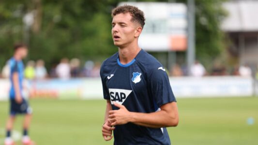 Heroit të ndeshjes Fisnik Asllanit i rritet vlera pas fitores ndaj Suedisë