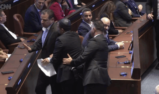 Deputeti arab nxirret jashtë nga Kuvendi izraelit teksa flet Trump