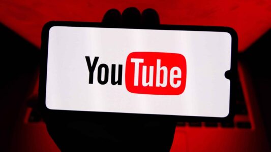 YouTube rikthen shërbimin pas problemeve globale të transmetimit