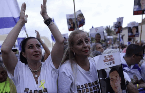 Hamasi liron 7 pengjet e para, Trump drejt Lindjes së Mesme