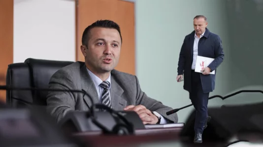 Deputeti Berisha e thërret Zemajn për t’u sqaruar për fjalët gjatë incidentit në shesh